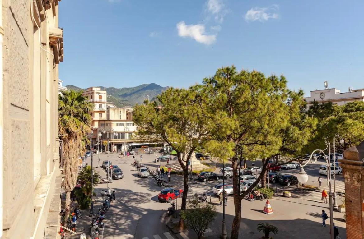 B&B Un Passo Dal Treno Piazza Vittorio Veneto 36-Salerno Station Εξωτερικό φωτογραφία