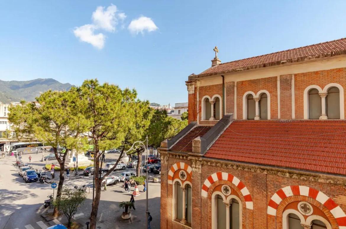 B&B Un Passo Dal Treno Piazza Vittorio Veneto 36-Salerno Station Εξωτερικό φωτογραφία